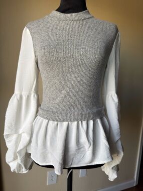 Mixed media top the line of style puff sleeve sweater vest nwt small